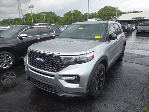 Used 2020 Ford Explorer ST w/ ST Street Pack AWD/4WD image 3
