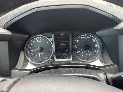Used 2019 Toyota Tacoma TRD Off-Road w/ TRD Premium Off Road Package AWD/4WD image 11