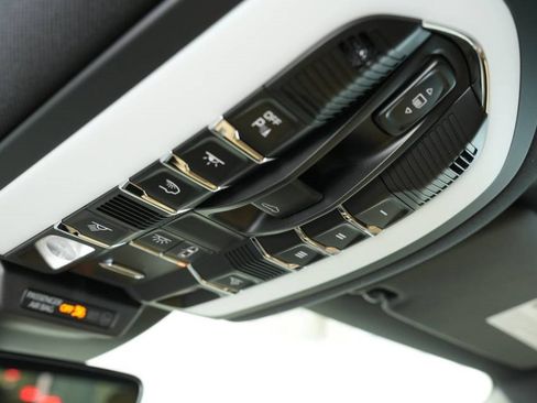 New 2025 Porsche Macan image 35