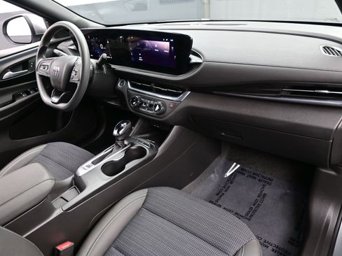 Used 2025 Buick Envista Preferred w/ Convenience II Package FWD image 14