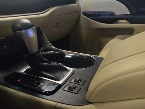 Used 2019 Toyota Highlander XLE FWD image 26