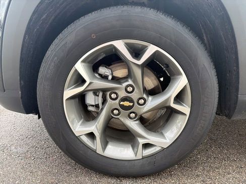 Used 2025 Chevrolet Trax LT image 9