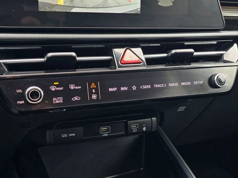 Used 2023 Kia Niro EX Touring image 21