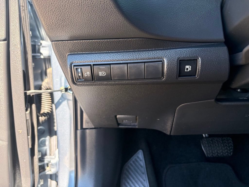 Used 2025 Toyota Corolla LE w/ Carpet Mat Package (TMS) FWD image 27