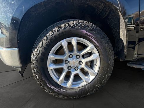 Used 2022 Chevrolet Silverado 1500 LT w/ Z71 Off-Road Package image 9