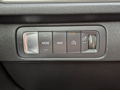Used 2025 Chevrolet Traverse LT w/ Driver Confidence Package AWD/4WD image 26