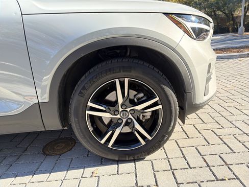 Certified 2025 Volvo XC40 B5 Core image 13