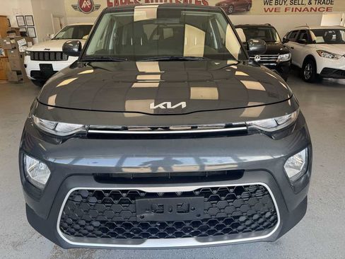 Used 2022 Kia Soul LX FWD image 1