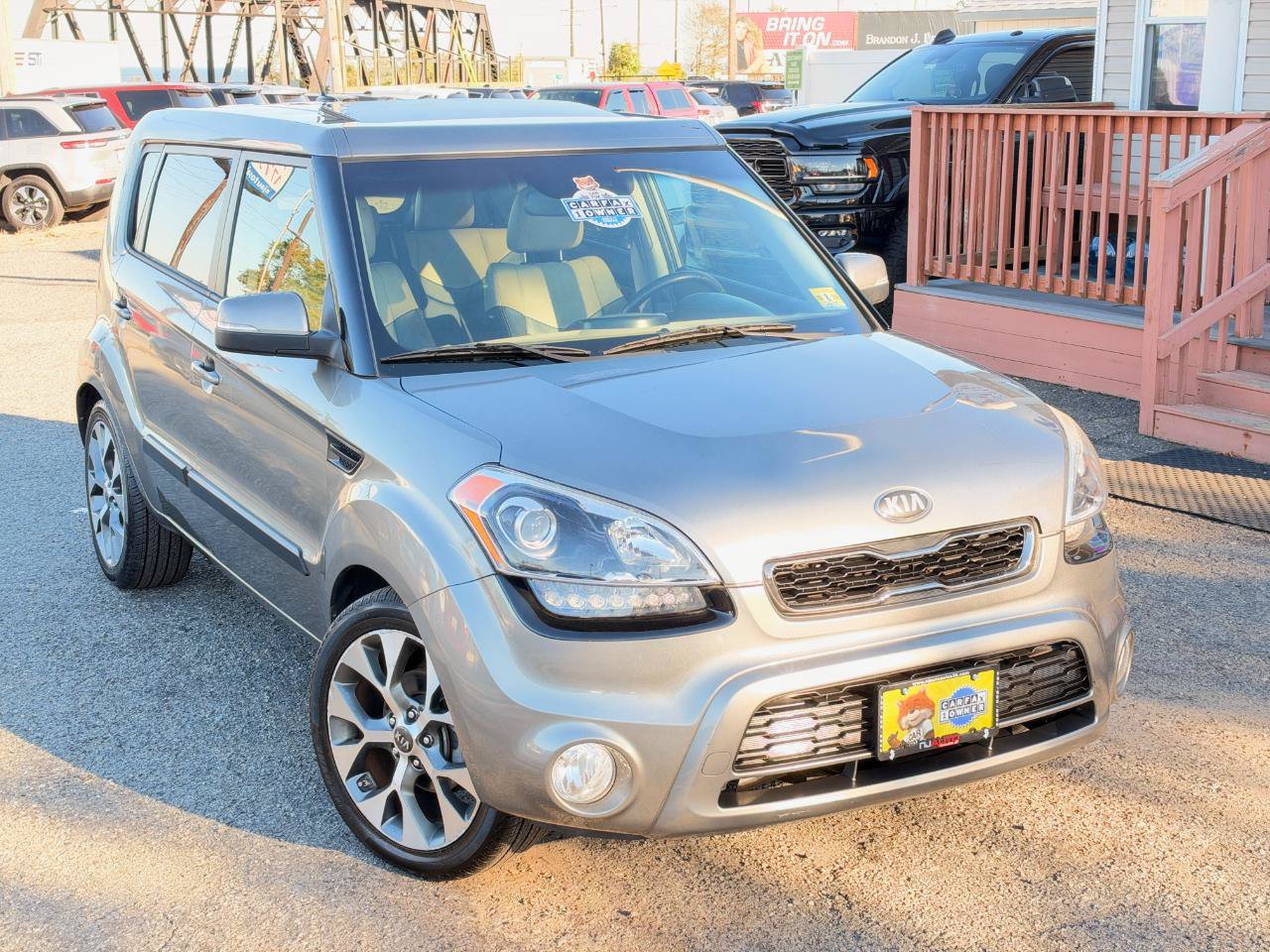 Used 2013 Kia Soul ! w/ Premium Pkg FWD image 2