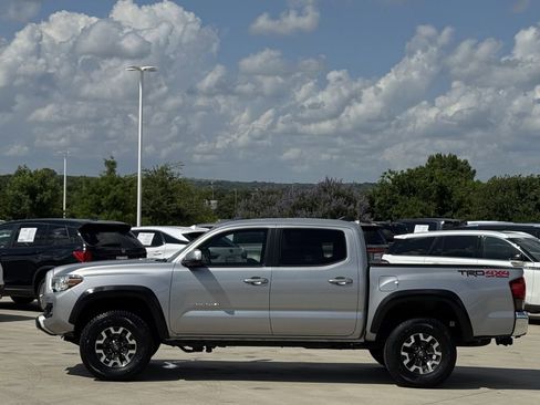 Used 2019 Toyota Tacoma TRD Off-Road AWD/4WD image 3