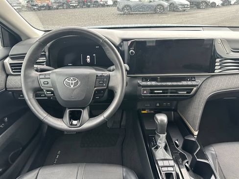 Used 2025 Toyota Camry XLE FWD image 15