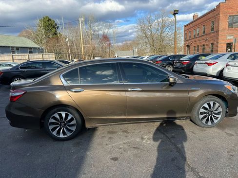 Used 2017 Honda Accord EX-L image 10