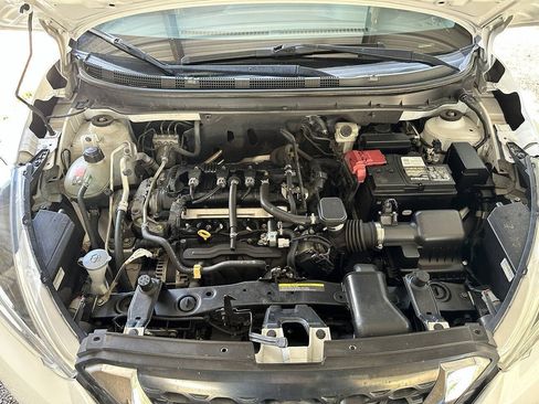 Used 2019 Nissan Kicks SV FWD image 18