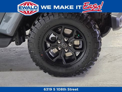 New 2025 Jeep Gladiator Sport image 12