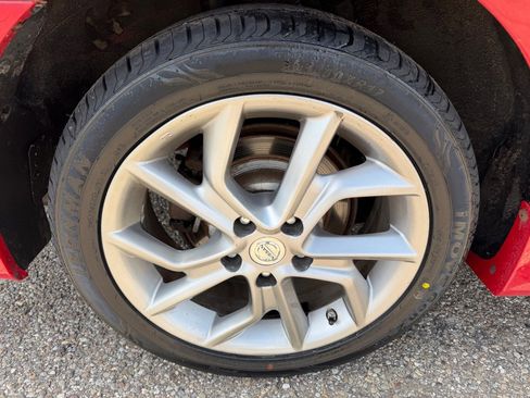 Used 2015 Nissan Sentra SR w/ SR Premium Package FWD image 16