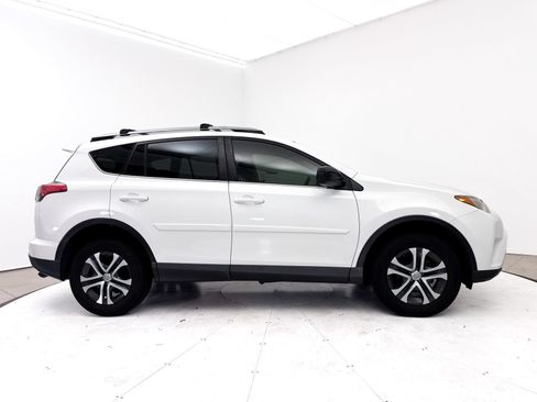 Used 2018 Toyota RAV4 LE w/ Carpet Mat Package FWD image 32
