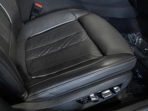 Used 2021 BMW M550i xDrive w/ Premium Package image 44