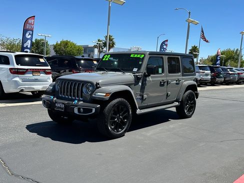Used 2022 Jeep Wrangler Unlimited Sahara w/ Cold Weather Group AWD/4WD image 2