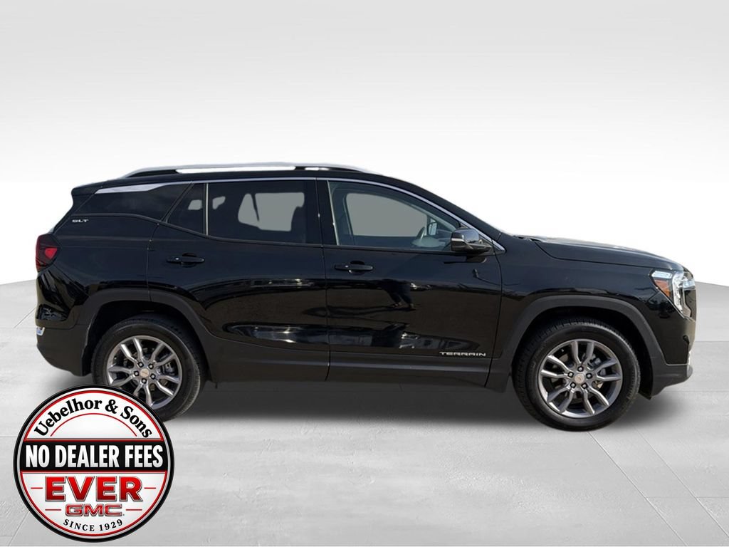 Used 2024 GMC Terrain SLT AWD/4WD image 3