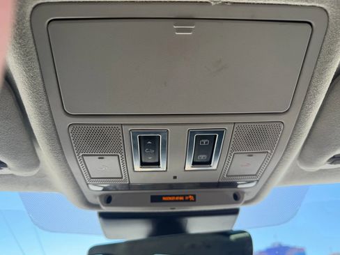 Used 2019 Jaguar F-PACE Premium image 28