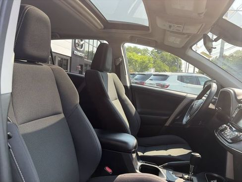 Used 2018 Toyota RAV4 XLE AWD/4WD image 25