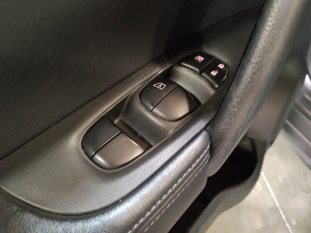 Used 2019 Nissan Rogue SV FWD image 27