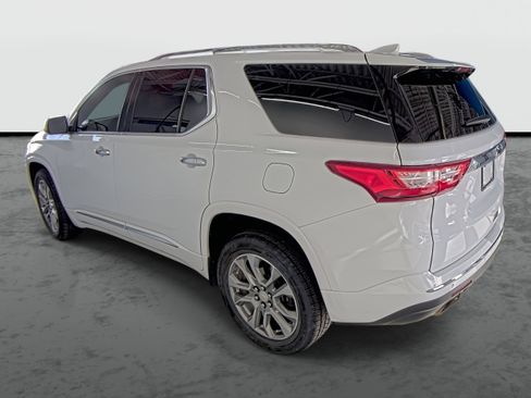 Used 2019 Chevrolet Traverse Premier image 2