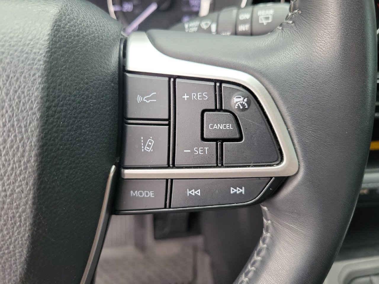 Used 2024 Toyota Highlander XSE AWD/4WD image 21