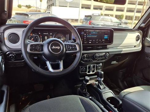 Used 2025 Jeep Wrangler Sahara image 10