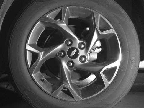 Used 2025 Chevrolet Trax LT w/ LT Convenience Package FWD image 14