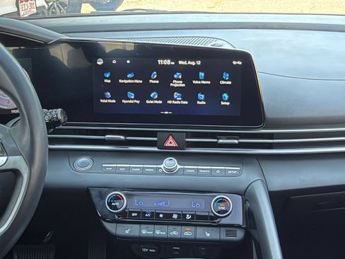 Used 2025 Hyundai Elantra Limited FWD image 20