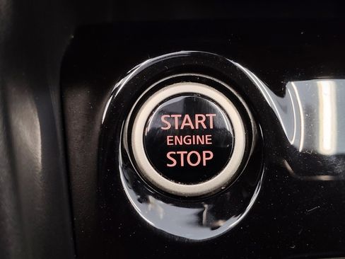 Used 2021 Nissan Versa SV FWD image 31