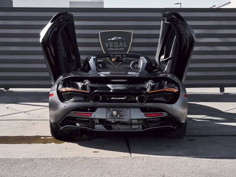 Used 2020 McLaren 720S Spider image 23