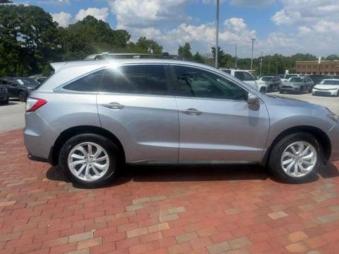 Used 2017 Acura RDX w/ AcuraWatch Plus Package FWD image 3