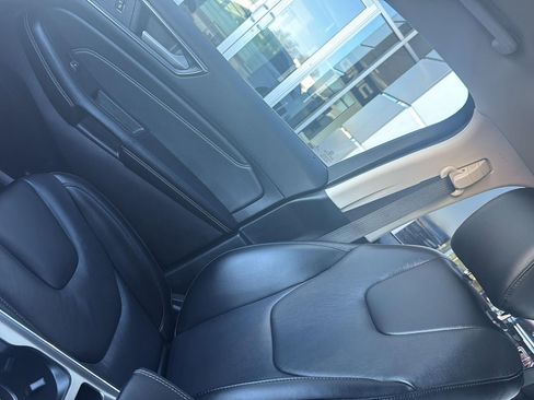 Used 2022 Ford Edge Titanium image 20