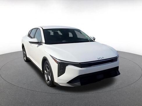 Used 2025 Kia K4 LXS image 3