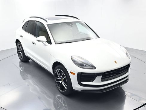 Certified 2023 Porsche Macan AWD/4WD image 41