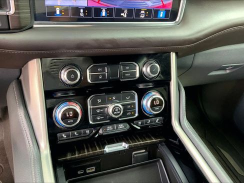 Used 2021 GMC Yukon Denali w/ Denali Premium Package AWD/4WD image 34