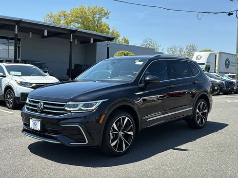 Used 2023 Volkswagen Tiguan SEL R-Line AWD/4WD image 3