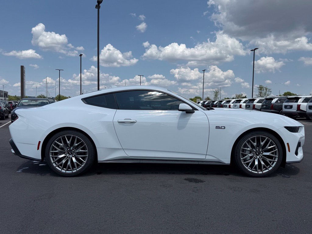 Used 2025 Ford Mustang GT Premium RWD image 4
