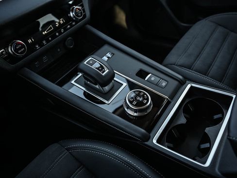 New 2025 Mitsubishi Outlander SE image 27