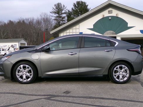 Used 2017 Chevrolet Volt Premier w/ Driver Confidence II Package FWD image 3
