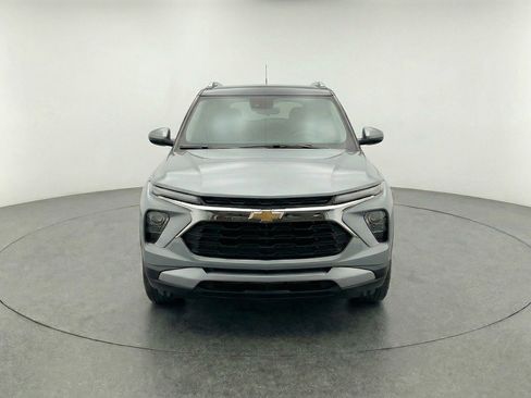 Used 2025 Chevrolet TrailBlazer LT image 2