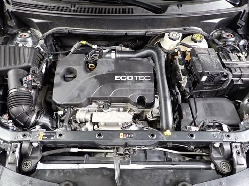 Used 2021 Chevrolet Equinox LT image 10