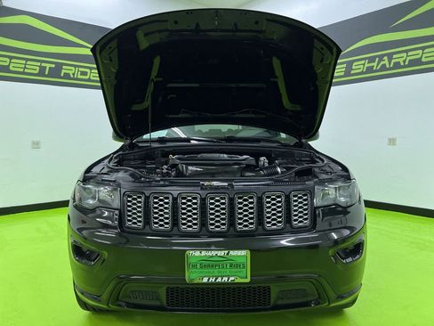 Used 2018 Jeep Grand Cherokee Altitude AWD/4WD image 4