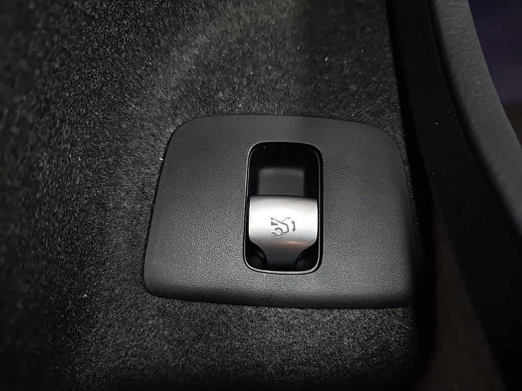 Used 2025 Mercedes-Benz E 350 4MATIC Sedan image 18