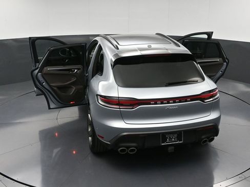 Certified 2022 Porsche Macan image 35