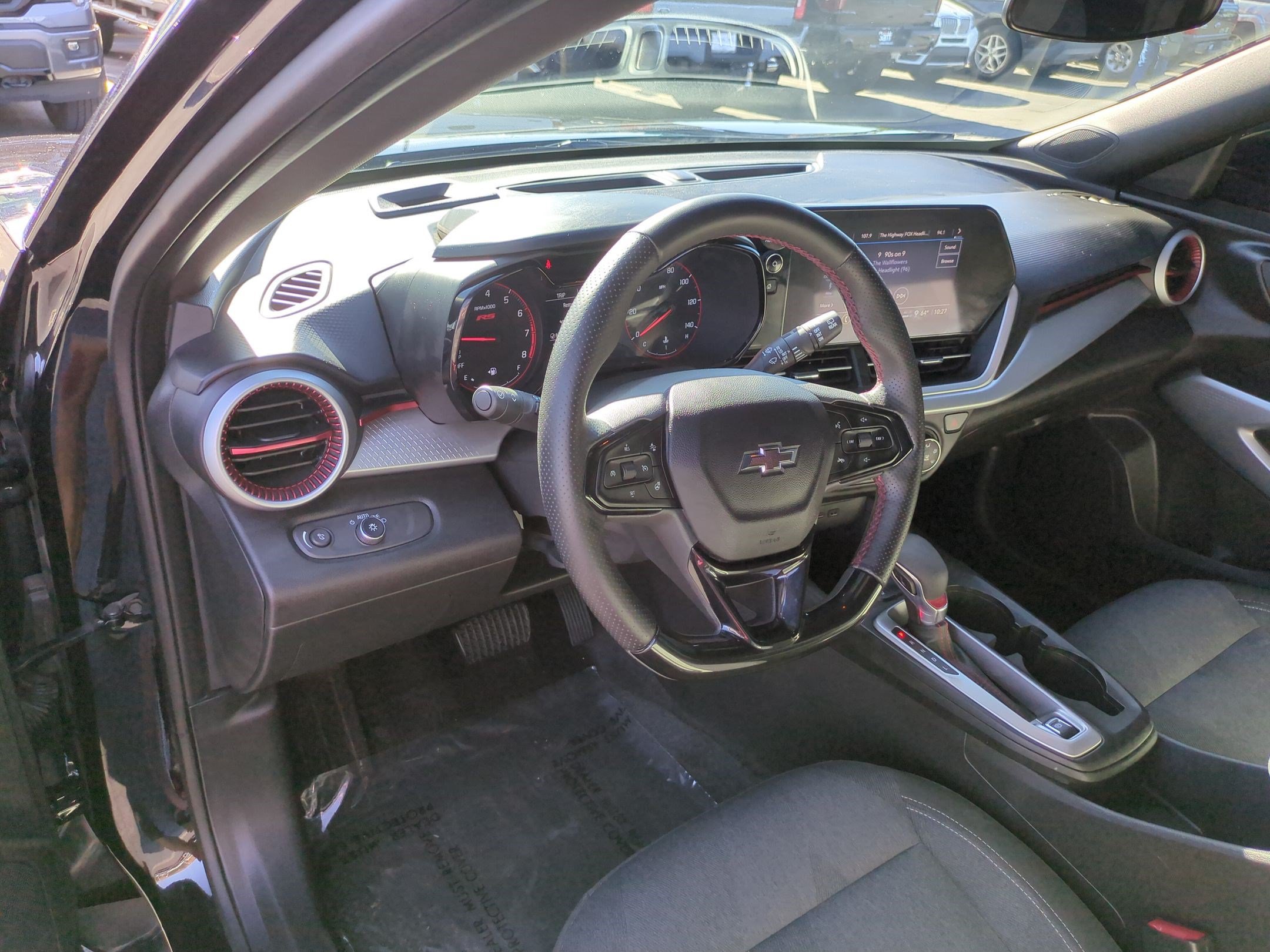Used 2024 Chevrolet Trax RS w/ Driver Confidence Package FWD image 14