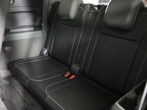 Used 2023 Volkswagen Tiguan SE R-Line FWD image 16