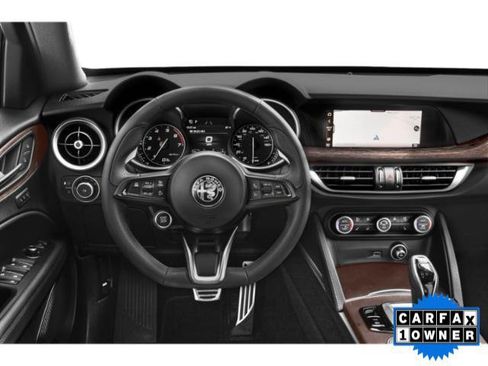 Used 2022 Alfa Romeo Stelvio Ti AWD/4WD image 11
